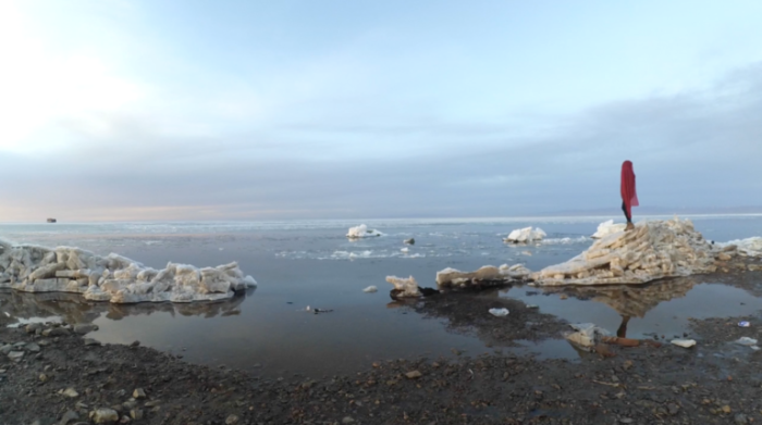 Anne Rochat, «Doris Magico Back to the Wall» (vidéo-still), 2017. Vidéos performances, 150 min, Chine.