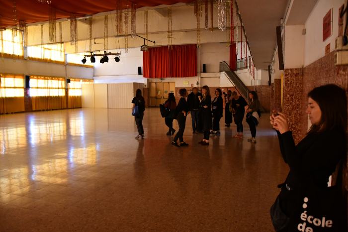 Visite avec les étudiantes du quartier général des docks de Genova, en compagnie de travailleurs (docker) © Jérôme Leuba / EDHEA